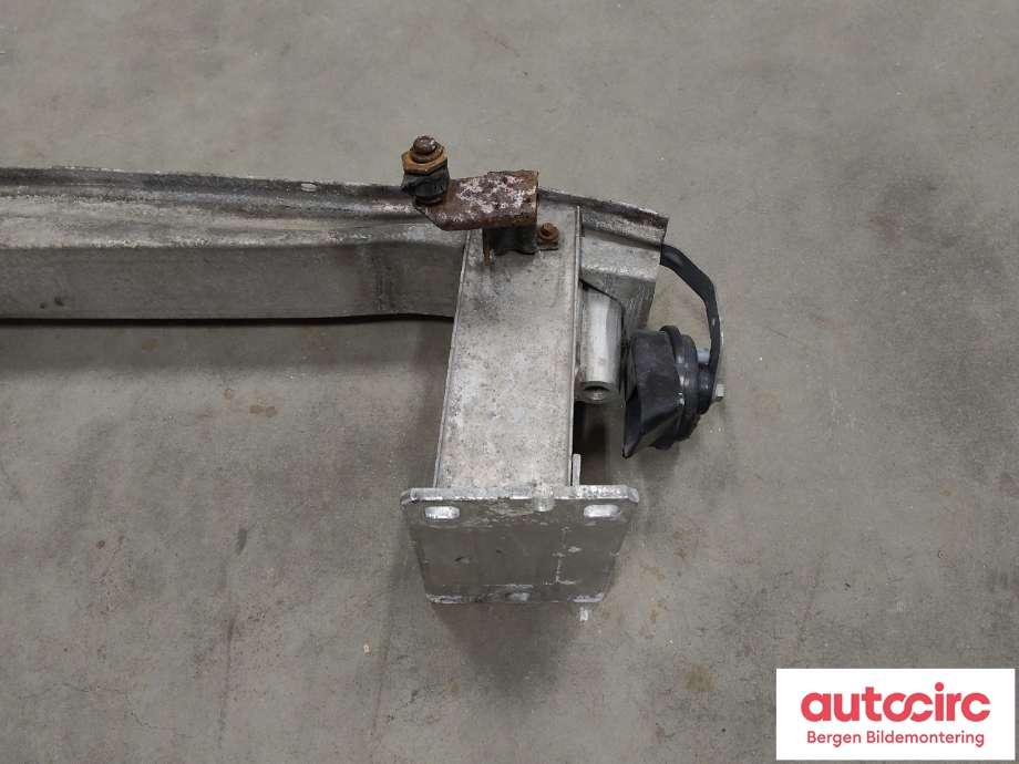 Støtfangerforsterkning foran til Audi Q5 2008-2012 (Type I, Fase 1)  (AUDI|8R0 807 113 B|)