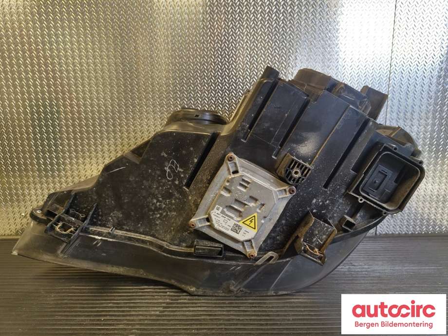 Frontlykt høyre xenon til BMW X5 2007-2013 (E70) (E70) (BMW|63 11 7 288 992|)