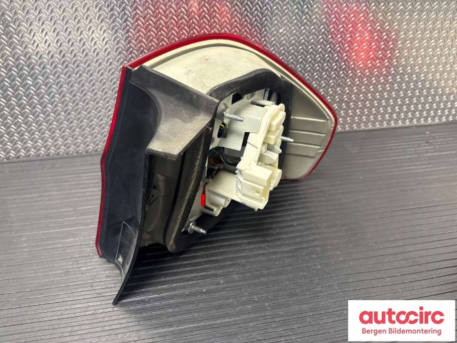 Baklykt venstre til BMW 3-Serie 2005-2011 (E90/E91/E92/E93) (E90/E91/E92/E93) (BMW|63 21 7 289 425|)