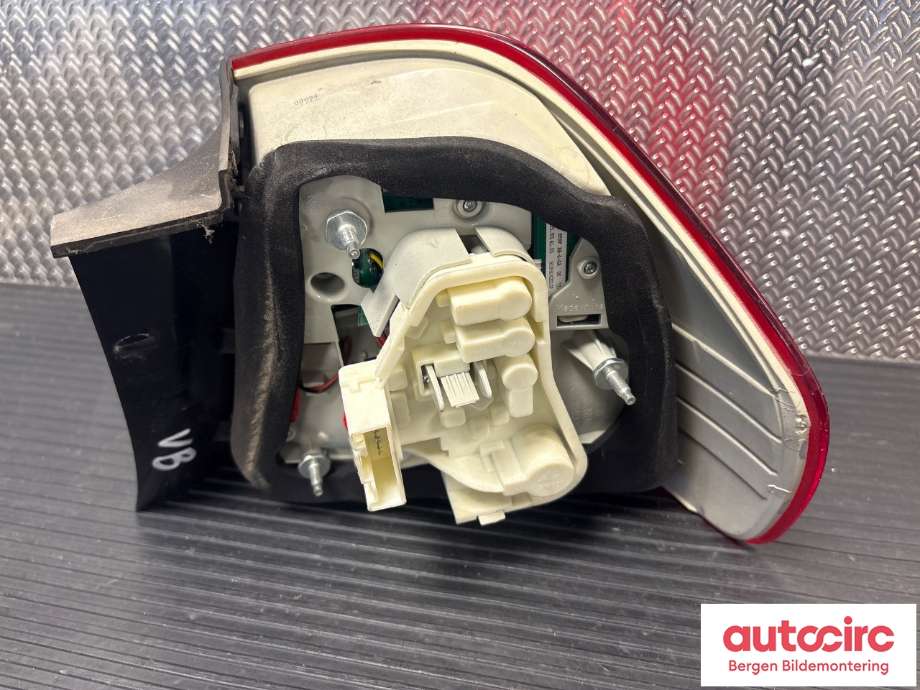 Baklykt venstre til BMW 3-Serie 2005-2011 (E90/E91/E92/E93) (E90/E91/E92/E93) (BMW|63 21 7 289 425|)