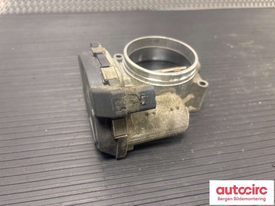 Spjeldhus til BMW 3-Serie 2005-2011 (E90/E91/E92/E93) (E90/E91/E92/E93) (BMW|13 54 7 556 118|)