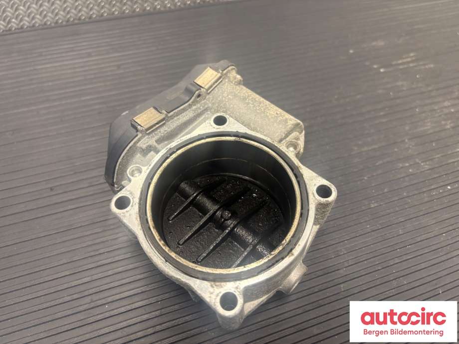 Spjeldhus til BMW 3-Serie 2005-2011 (E90/E91/E92/E93) (E90/E91/E92/E93) (BMW|13 54 7 556 118|)