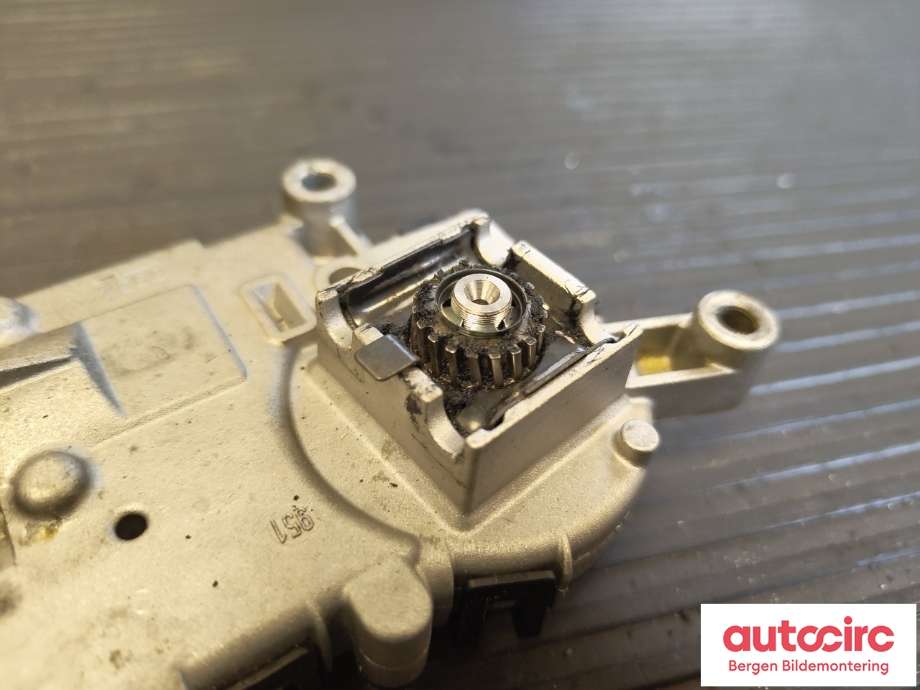 Takluke motor til BMW X5 2007-2013 (E70) (E70) (BMW|67 61 6 922 652|)