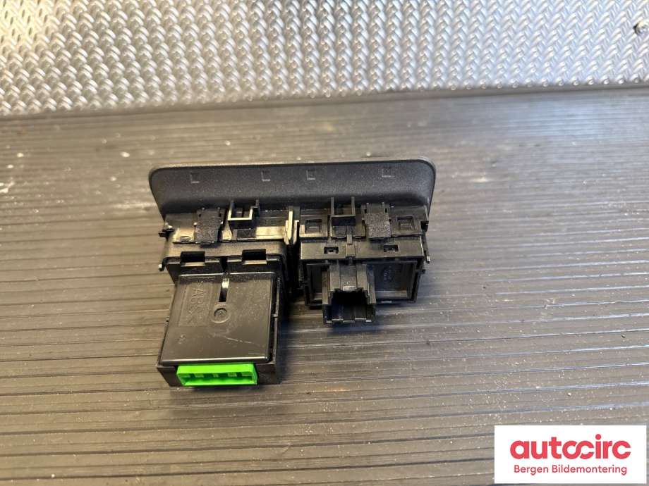 Bryter baklukeåpner til Land Rover Range Rover, Evoque 2011-2019 (Type I)  (LAND-ROVER|GJ3211654HB|LR070819|LR079409)