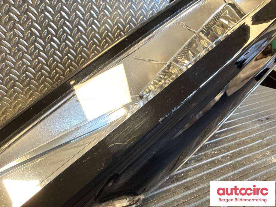 Tåkelykt høyre foran til Land Rover Range Rover, Evoque 2011-2019 (Type I) (LAND-ROVER|GJ3215201AB|LR072646|LR136873)