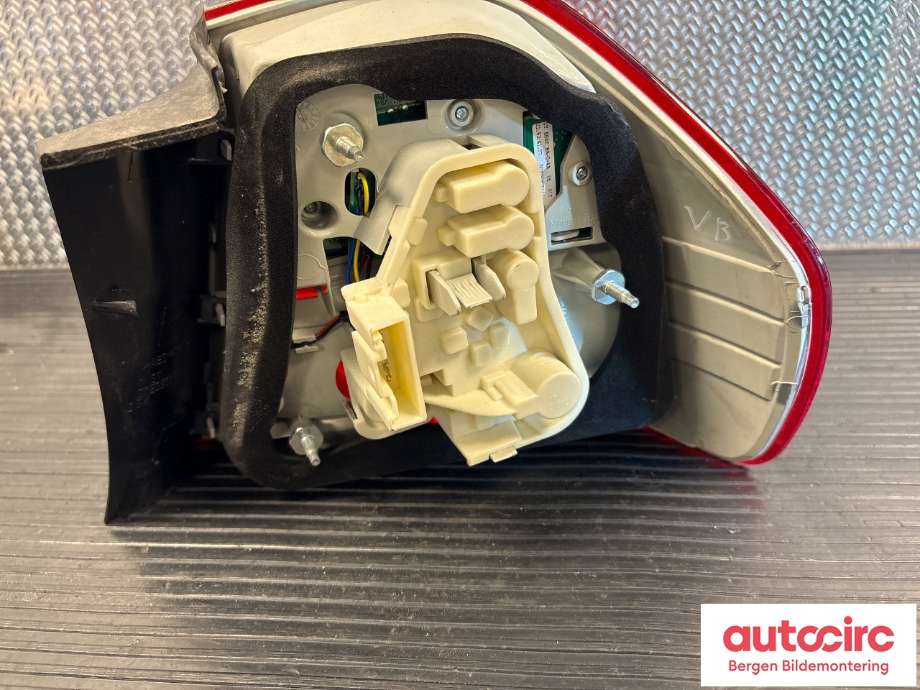 Baklykt venstre til BMW 3-Serie 2005-2011 (E90/E91/E92/E93) (E90/E91/E92/E93) (BMW|63 21 7 289 425|63 21 4 871 731|)