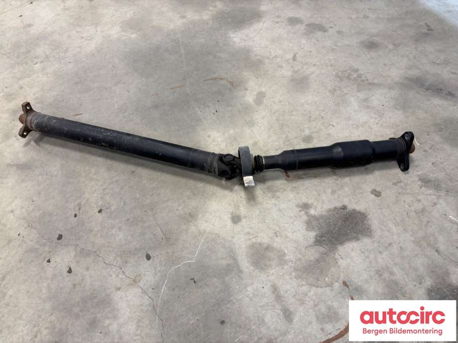 Mellomaksel til BMW 3-Serie 2005-2011 (E90/E91/E92/E93) (E90/E91/E92/E93) (BMW|26 10 7 573 482|)