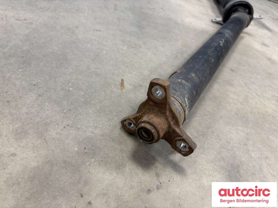 Mellomaksel til BMW 3-Serie 2005-2011 (E90/E91/E92/E93) (E90/E91/E92/E93) (BMW|26 10 7 573 482|)