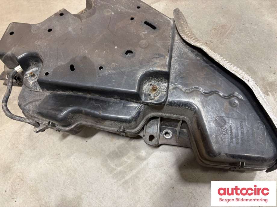 AdBlue tank til VW Tiguan 2011-2016 (Type I, Fase 2) (VOLKSWAGEN|5N0 131 877 E|)