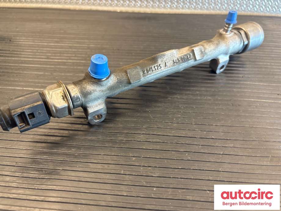 Dyseskinne (fuelrail) til VW Tiguan 2011-2016 (Type I, Fase 2) (VOLKSWAGEN|04L 130 089 H|04L 130 089 G|)
