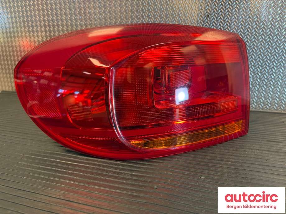 Baklykt venstre til VW Tiguan 2011-2016 (Type I, Fase 2) (VOLKSWAGEN|5N0 945 095 Q|)