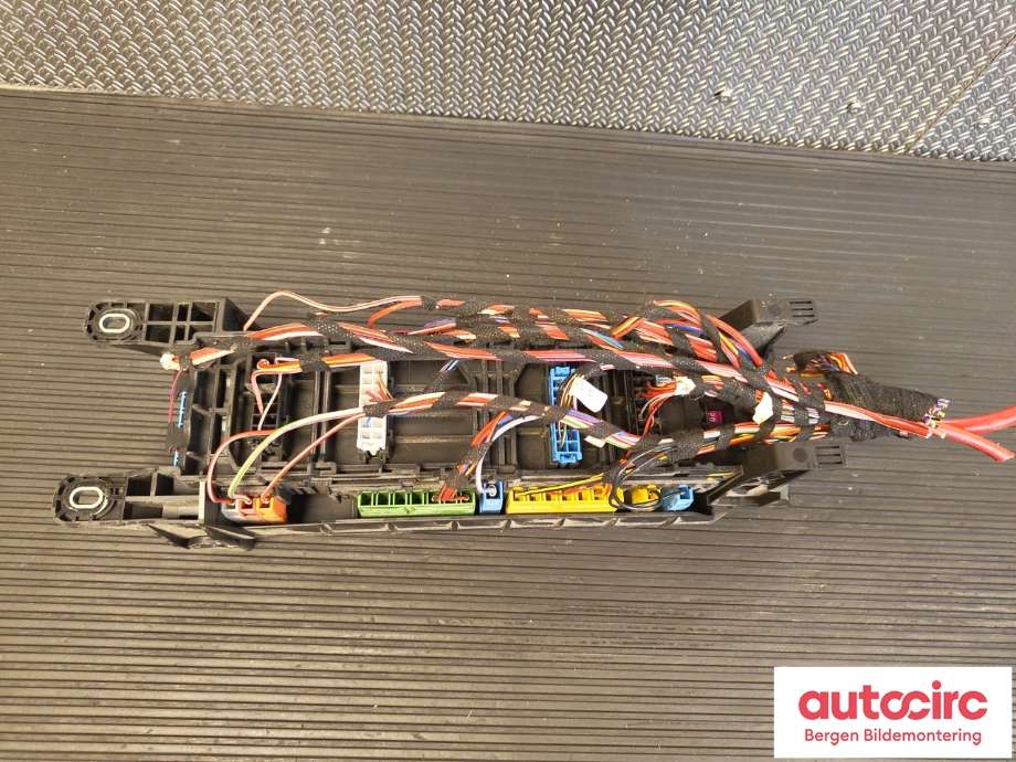 Sikringsboks til Mercedes Vito 2014-->> (W447) (W447) (MERCEDES|A 447 906 01 17|)