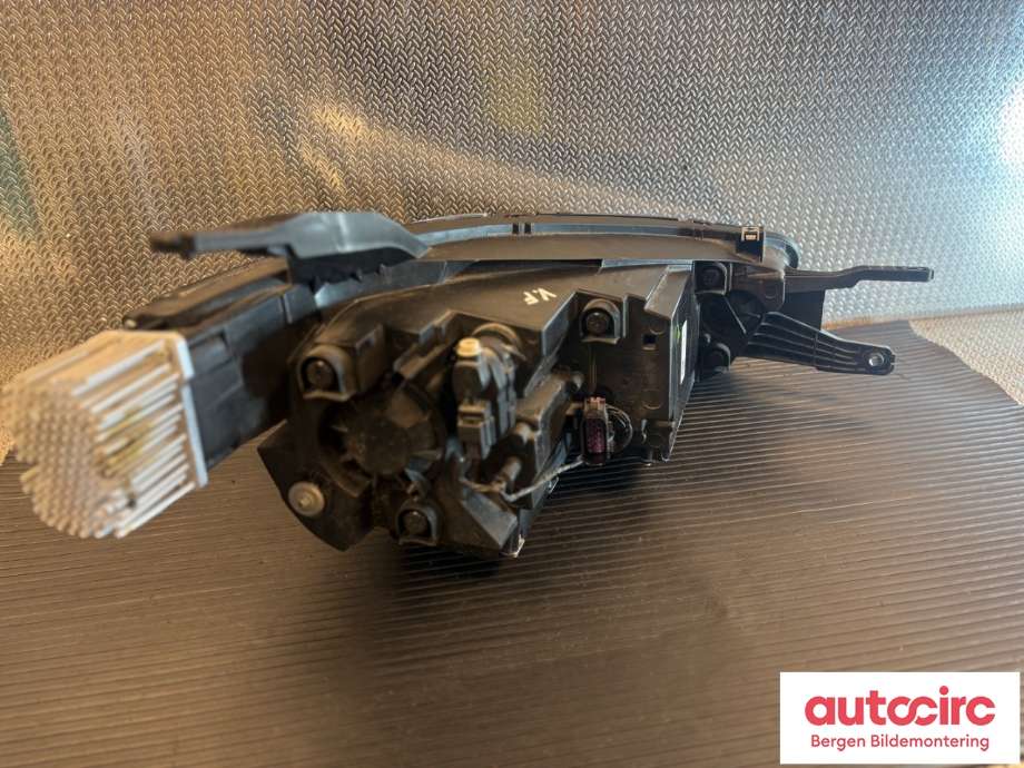 Frontlykt venstre halogen til MG ZS EV 2022-->> (Type I, Fase 2) (MG||11275385)