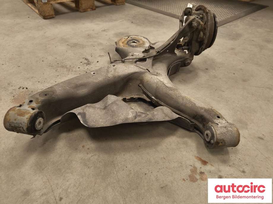 Hjulspindel venstre bak til Mercedes Vito 2014-->> (W447) (W447) (MERCEDES|A 447 350 49 00|A 447 350 57 00|)