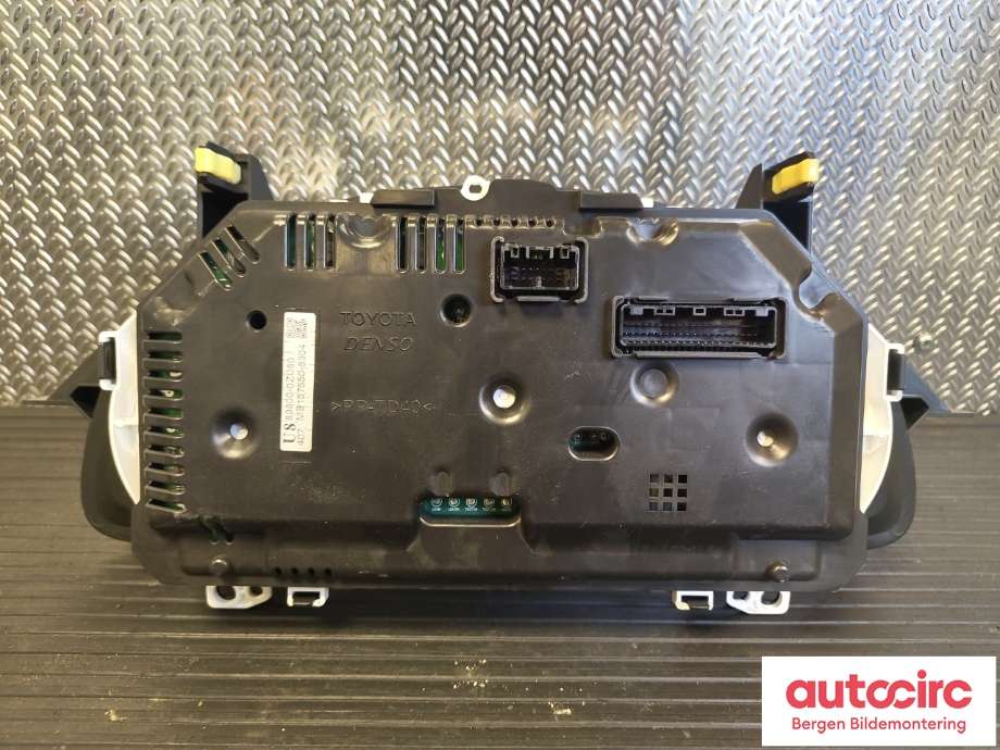 Instrumentpanel til Toyota Auris 2013-2015 (Type II, Fase 1) (TOYOTA|838000ZU80|838000ZU81|)