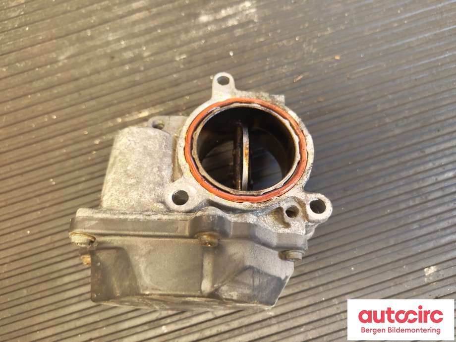Spjeldhus til Audi A8 2003-2010 (Type II)  (AUDI|057 128 063 D|)