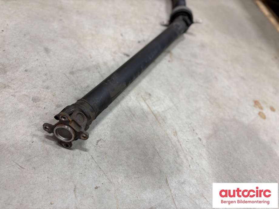 Mellomaksel til BMW 3-Serie 2005-2011 (E90/E91/E92/E93) (E90/E91/E92/E93) (BMW|26 10 7 551 199|)