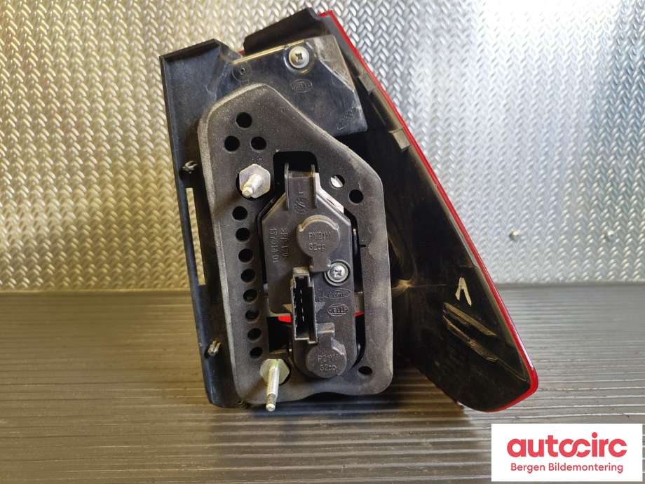 Baklykt venstre til Ford Galaxy 2010-2015 (Type III, Fase 2)  (FORD|1746086|AM21-13405-EG|)