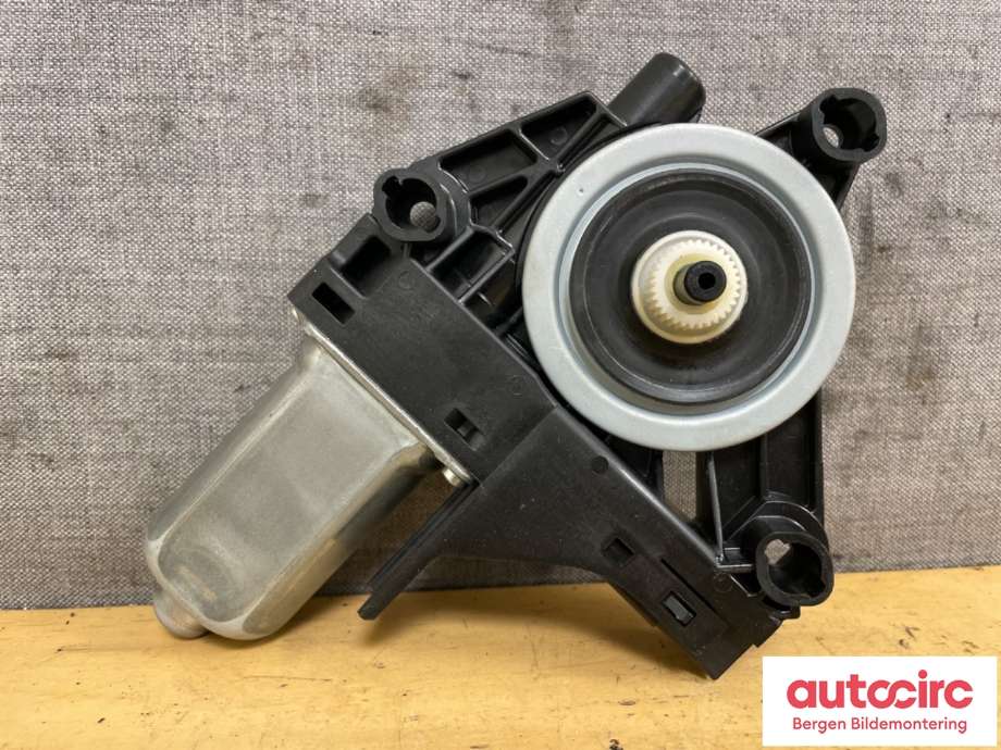 Ruteheis høyre til Volvo XC60 2014-2017 (Type I, Fase 2)  (VOLVO|31253064||977426)