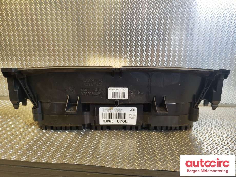 Instrumentpanel til VW Transporter / Caravelle 2015-2019 (T6) (T6) (VOLKSWAGEN|7E0 920 870 L|)