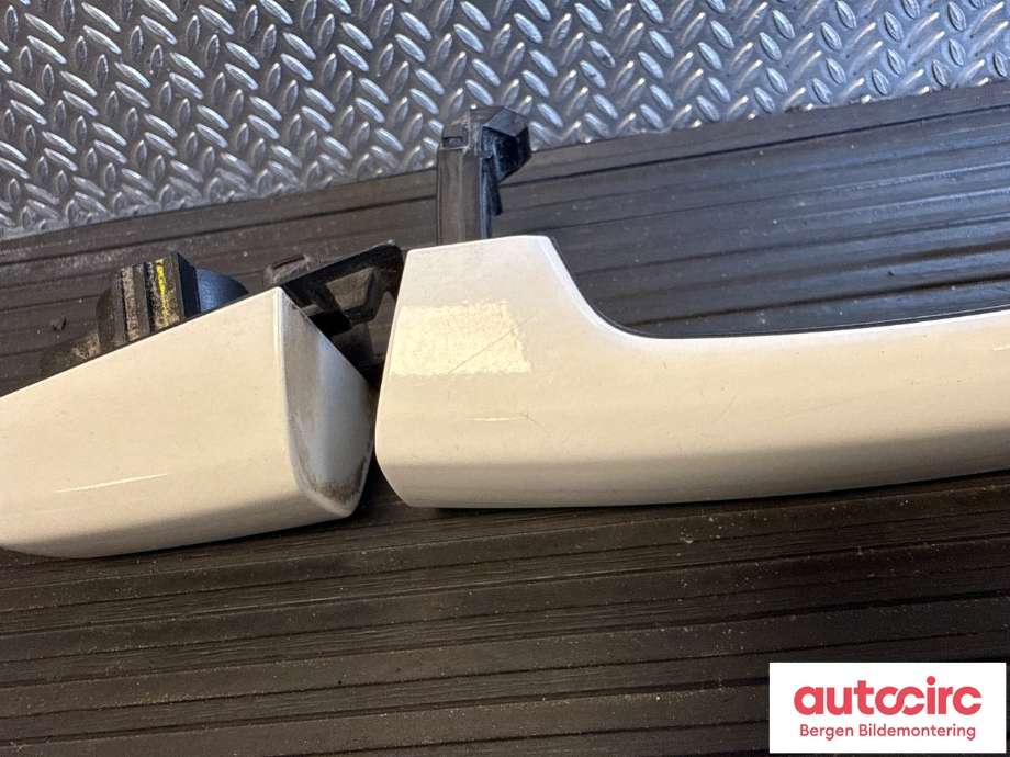 Dørhåndtak utv høyre til Land Rover Range Rover, Evoque 2011-2019 (Type I)  (LAND-ROVER|EJ3222400BB8LML|LR061201|)