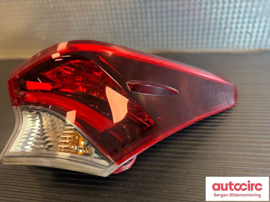 Baklykt høyre til Toyota Auris 2015-2019 (Type II, Fase 2)  (TOYOTA|8155102A51|)
