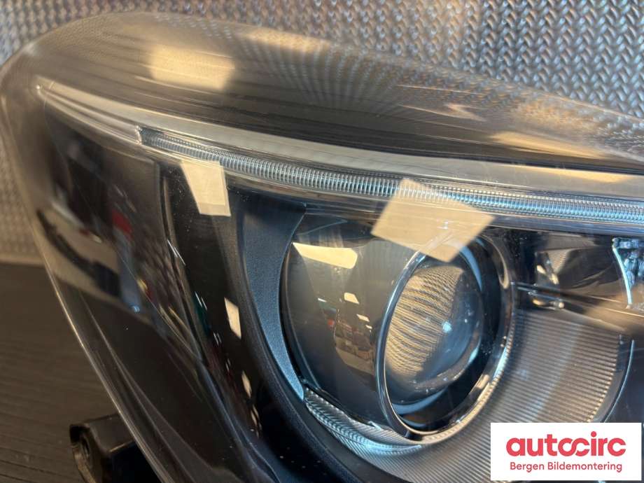 Frontlykt høyre halogen til Toyota Yaris 2012-2014 (Type III, Fase 1)  (TOYOTA|811300DA50|)
