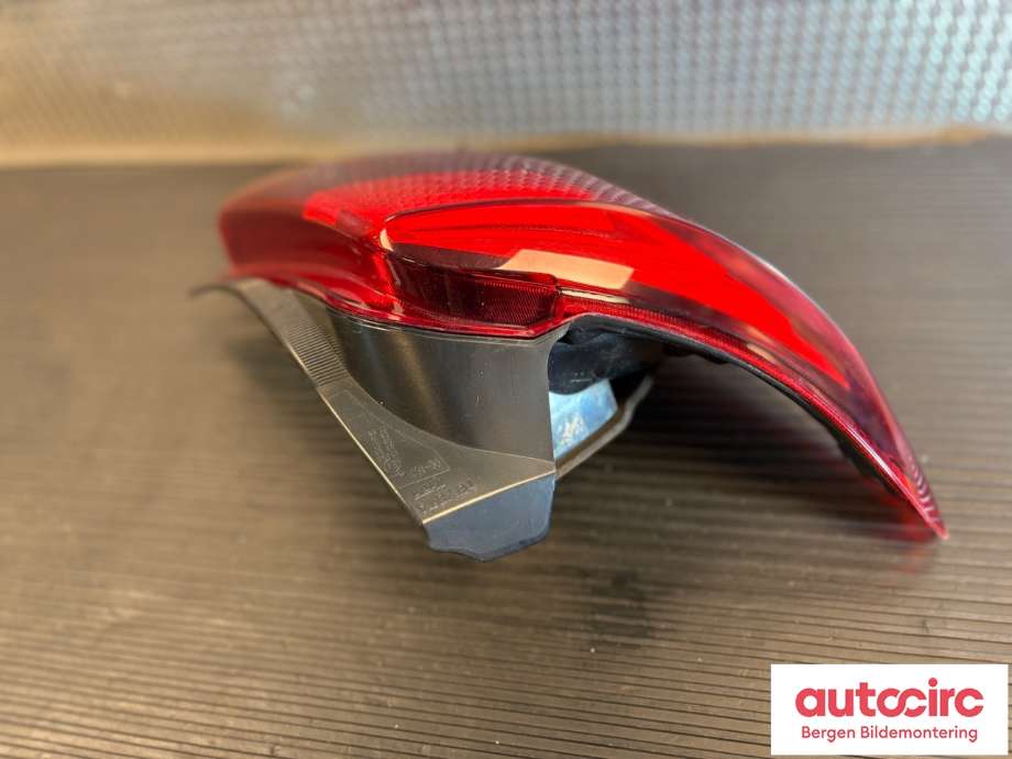 Baklykt venstre til Toyota Yaris 2012-2014 (Type III, Fase 1)  (TOYOTA|815610D610|)