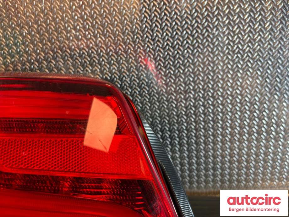 Baklykt venstre til Toyota Yaris 2012-2014 (Type III, Fase 1)  (TOYOTA|815610D610|)