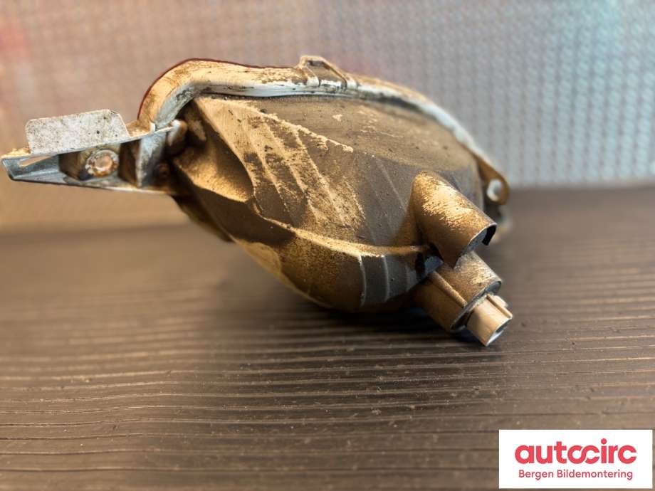 Baklykt fra støtfanger til Toyota Yaris 2012-2014 (Type III, Fase 1)  (TOYOTA|815910D190|)