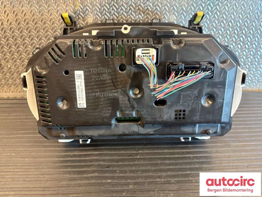 Speedometer til Toyota Yaris 2012-2014 (Type III, Fase 1)  (TOYOTA|838000U390|)