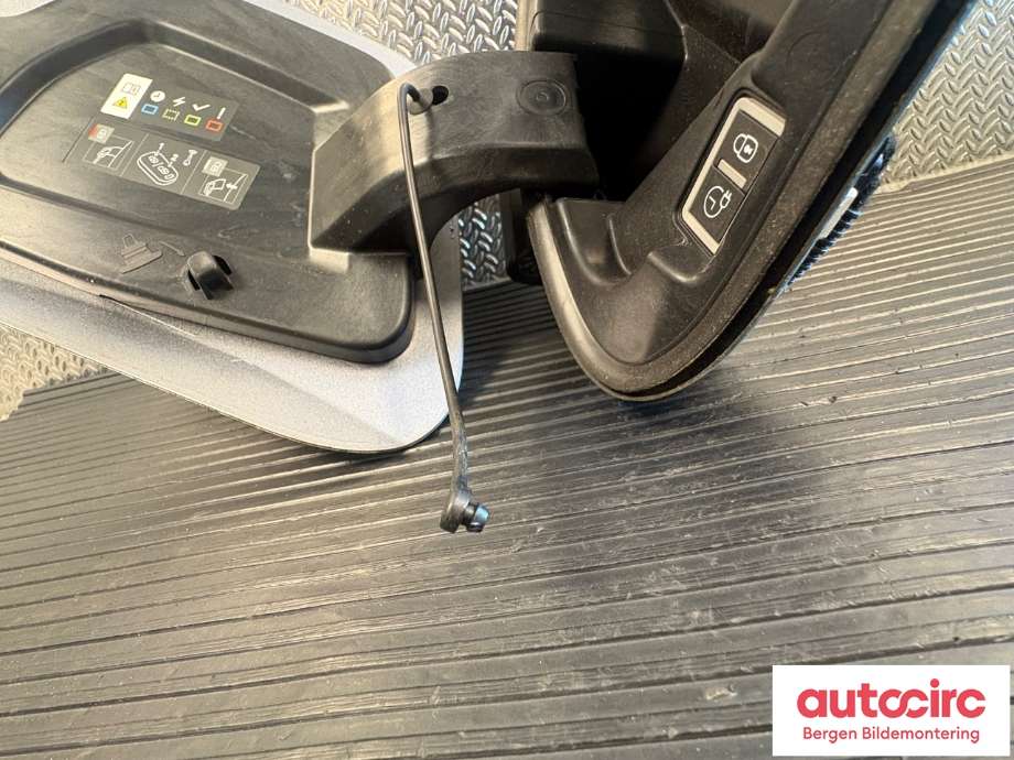 Batterilader inntak/luke til Peugeot 208 2019-->> (Type II)  (PEUGEOT|98 284 711 80|98 232 919 80|)