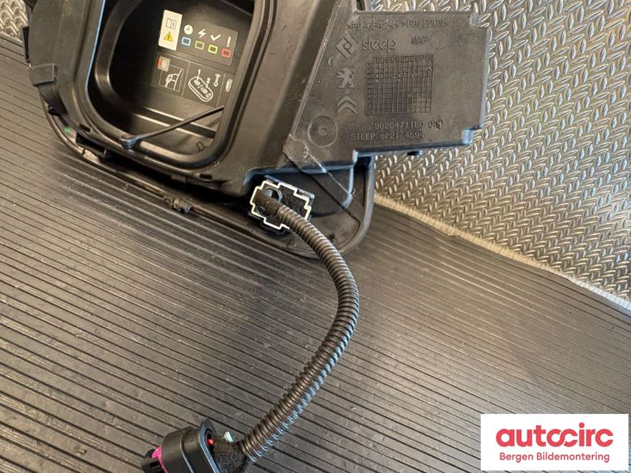 Batterilader inntak/luke til Peugeot 208 2019-->> (Type II)  (PEUGEOT|98 284 711 80|98 232 919 80|)