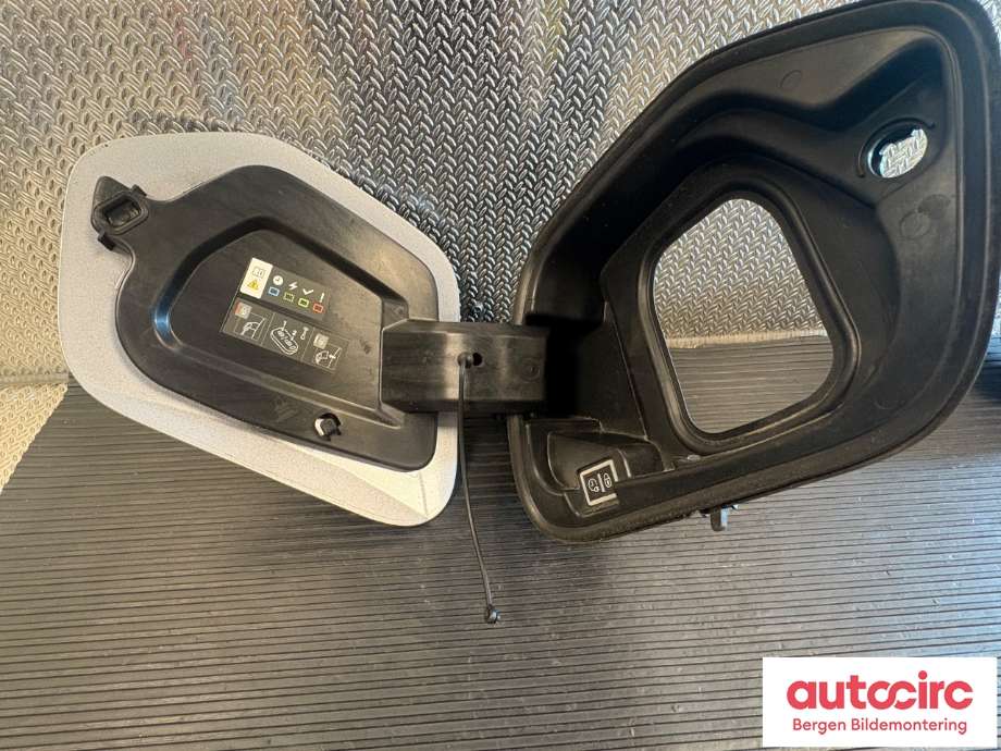Batterilader inntak/luke til Peugeot 208 2019-->> (Type II)  (PEUGEOT|98 284 711 80|98 232 919 80|)