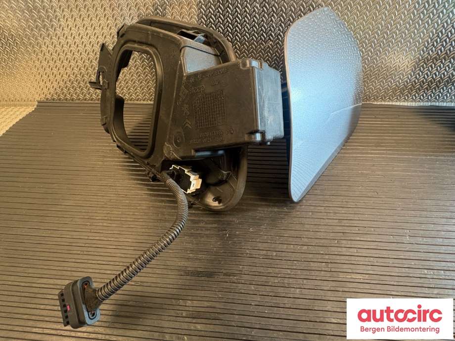 Batterilader inntak/luke til Peugeot 208 2019-->> (Type II)  (PEUGEOT|98 284 711 80|98 232 919 80|)