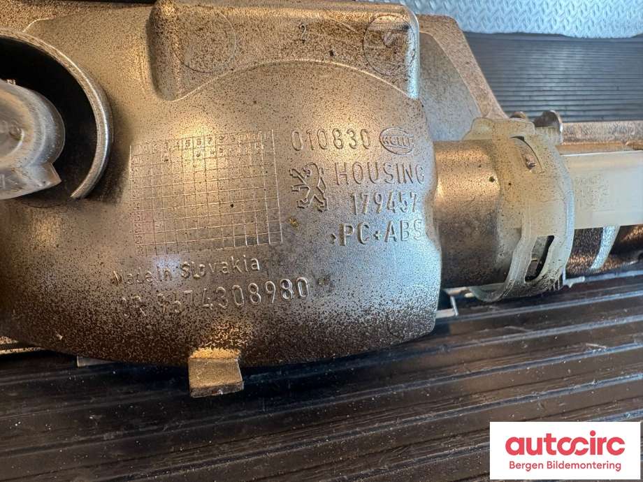 Baklykt fra støtfanger til Peugeot 208 2019-->> (Type II)  (PEUGEOT|96 743 089 80|)