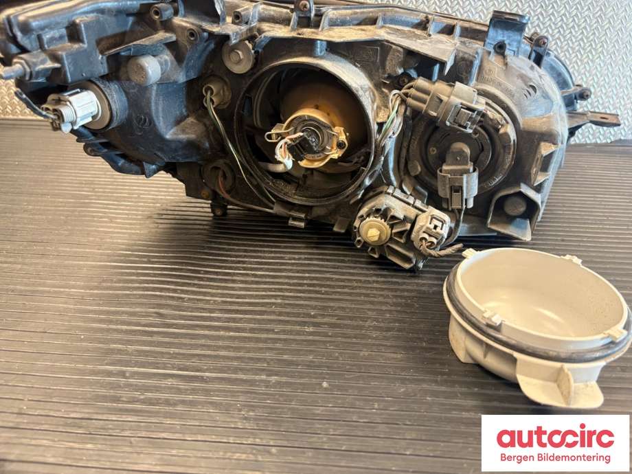 Frontlykt venstre halogen til Subaru Legacy 2003-2007 (Type IV, Fase 1) (SUBARU|84001AG771|)