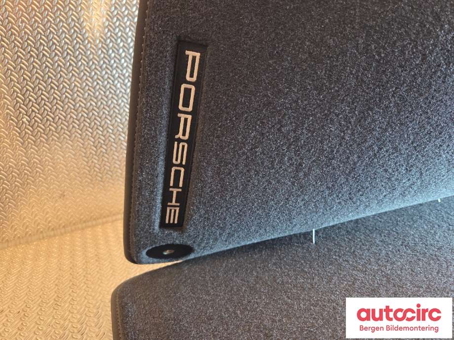 Innredning diverse til Porsche Macan 2014-->> (95B) (95B) (PORSCHE||95C864435BLK)