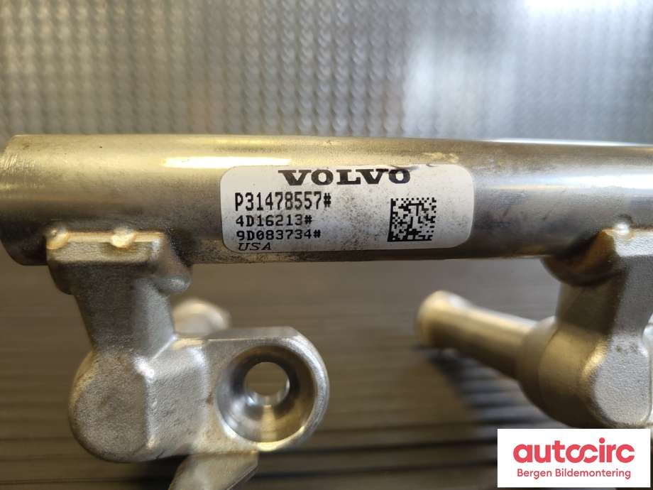 Dyseskinne (fuelrail) til Volvo V40 2012-2019  (VOLVO|32135229|32203286|)