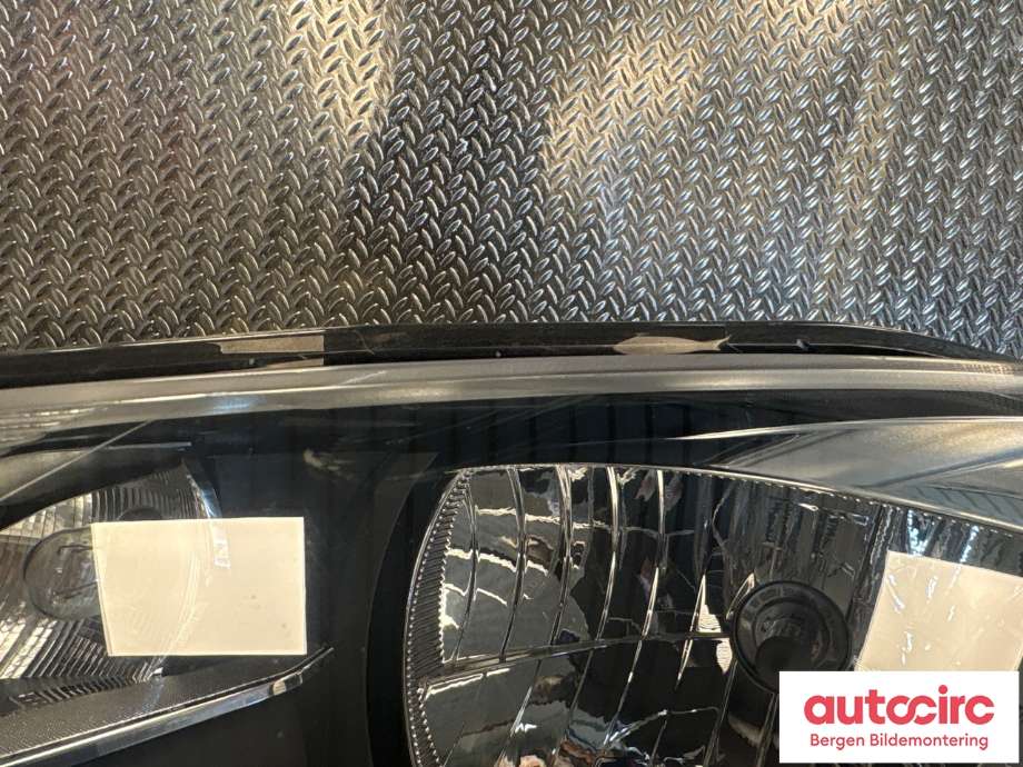 Frontlykt venstre halogen til VW E-Up 2013-2019  (VOLKSWAGEN|1S1 941 015 N|)