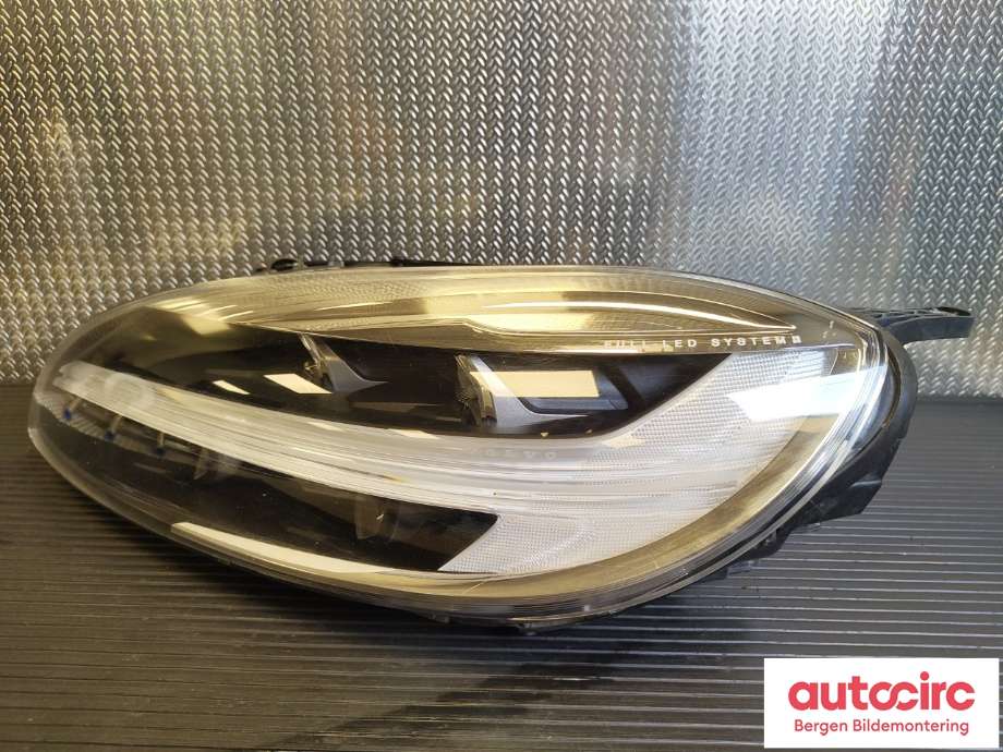 Frontlykt venstre halogen til Volvo V40 2012-2019  (VOLVO|31467076|)