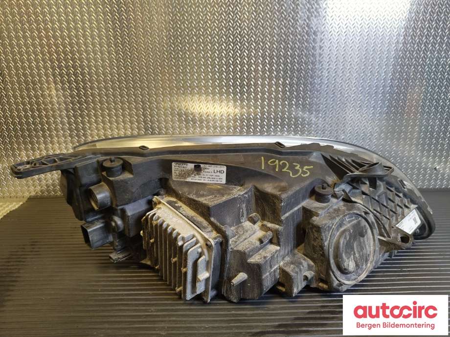 Frontlykt venstre halogen til Volvo V40 2012-2019  (VOLVO|31467076|)