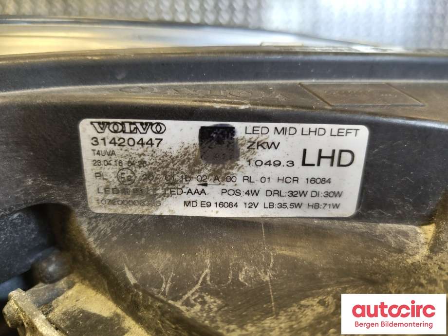 Frontlykt venstre halogen til Volvo V40 2012-2019  (VOLVO|31467076|)