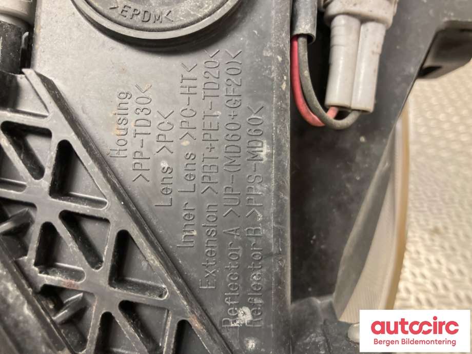 Frontlykt høyre halogen til Subaru Legacy 2009-2015  (SUBARU||84001AJ101)
