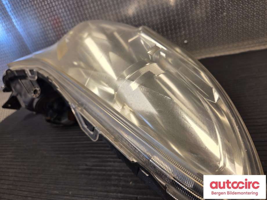 Frontlykt høyre halogen til Subaru Legacy 2009-2015  (SUBARU||84001AJ101)