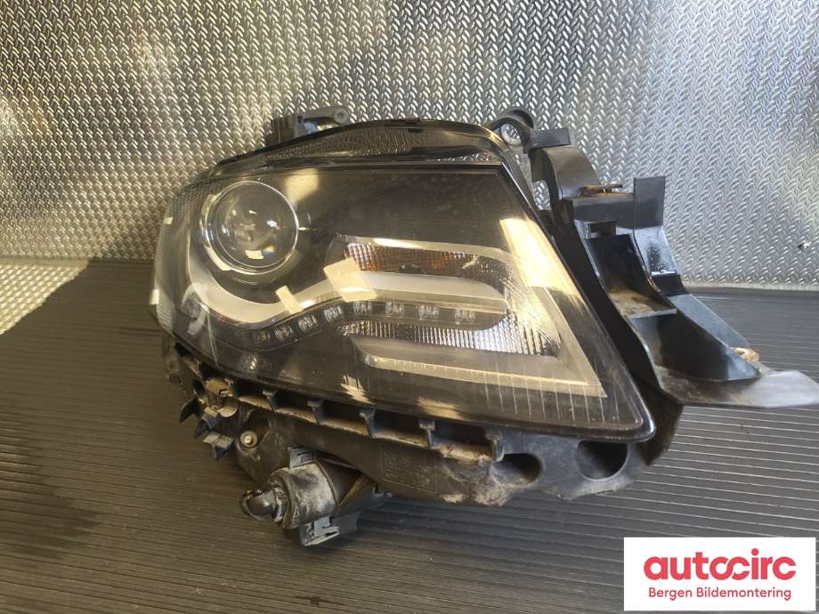 Frontlykt høyre xenon til Audi A4 2007-2014 (Type IV) (B8) (B8) (AUDI|8K0 941 030 AJ|)