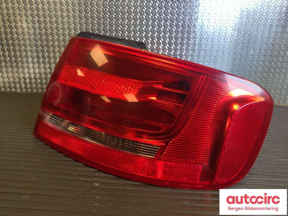 Baklykt høyre til Audi A4 2007-2014 (Type IV) (B8) (B8) (AUDI|8K5 945 096 D|)