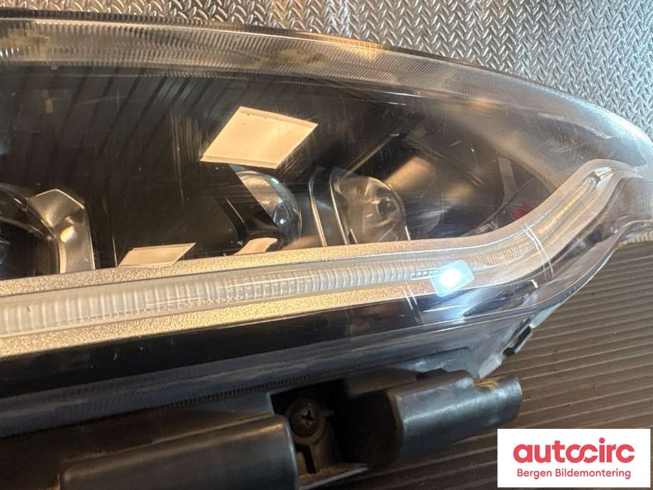 Frontlykt høyre halogen til Kia e-Soul 2019-->> (Type III)  (KIA|92102J2020|)