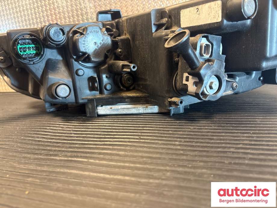 Frontlykt høyre halogen til Kia e-Soul 2019-->> (Type III)  (KIA|92102J2020|)