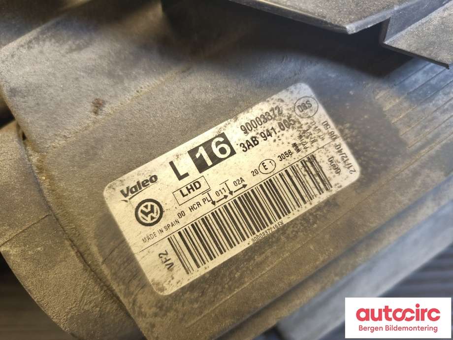 Frontlykt venstre halogen til VW Passat 2011-2015 (B7) (B7) (VOLKSWAGEN|3AB 941 005|)